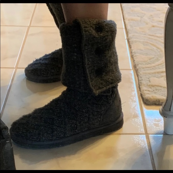 Ugg  boots sz 6 - Picture 5 of 12